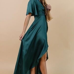 Elegant Green Wrap Gown with V-Neck and Flutter Sleeves